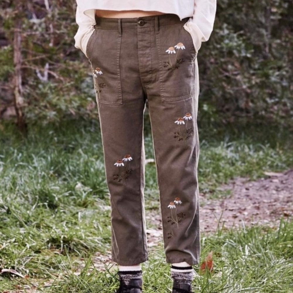 THE GREAT. Straight leg cropped jeans with flower embroidery detailing